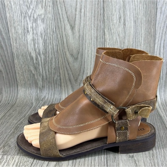 Stylish Brown Leather Sandals with Ankle Strap - Picture 4 of 10